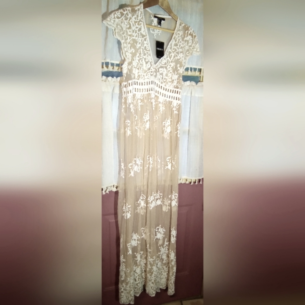 Forever 21 Cream Floral Lace Dress